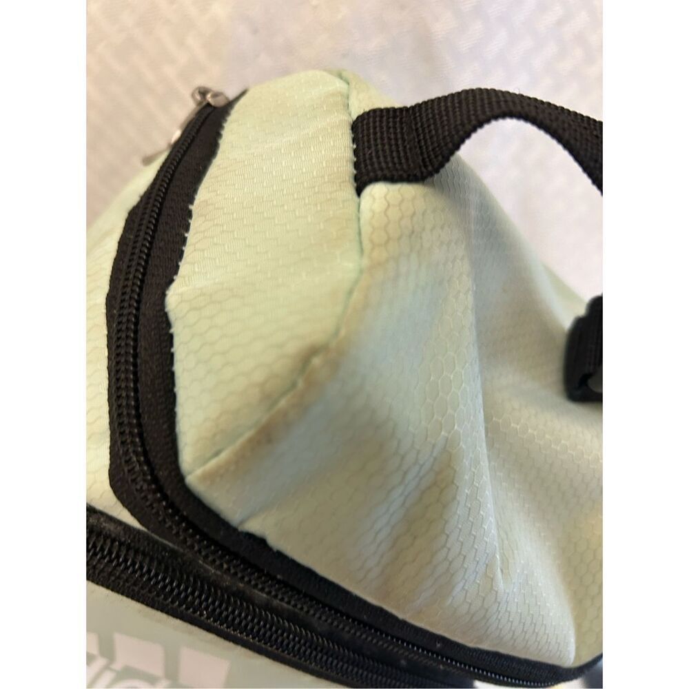 Adidas insulated zipper lunch box mint green (minor discoloration on edges) wash - Picture 3 of 10